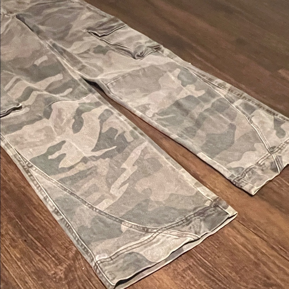 Women's Camouflage Cargo Jeans